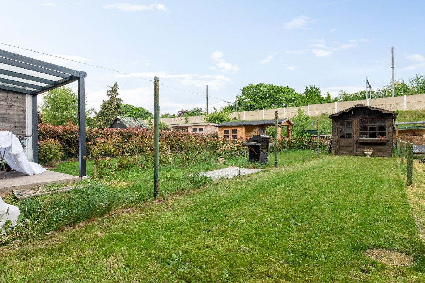 Op te frissen app. op 2e verd. met 2slpk., garage, berging en tuin foto 21
