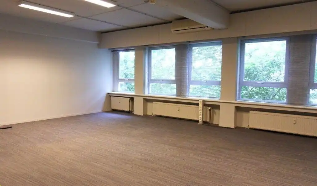 Instapklaar kantoor te huur op wandelafstand van Sint-Pietersstation in Gent foto 5