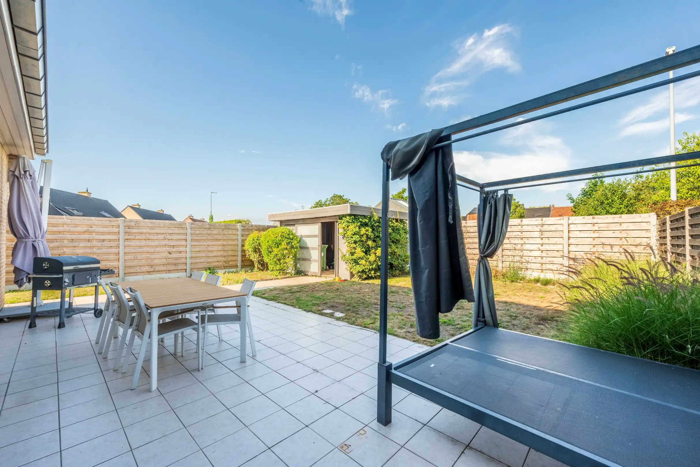 Goed onderhouden halfopen woning met 3 slaapkamers in rustige wijk. foto 7