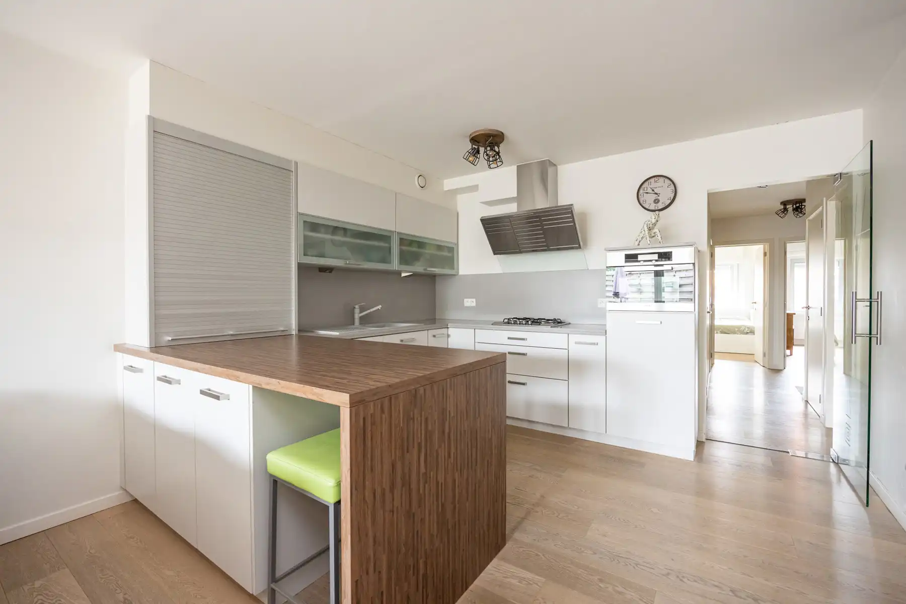 Gelijkvloers appartement met 2 slaapkamers, tuin en autostaanplaats.  foto 7