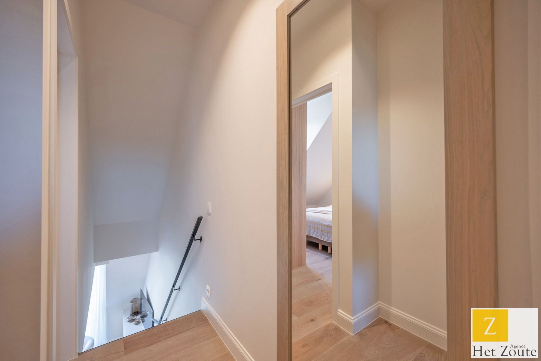 Nieuwbouw penthouse met terras - zicht op approach en zee foto 18