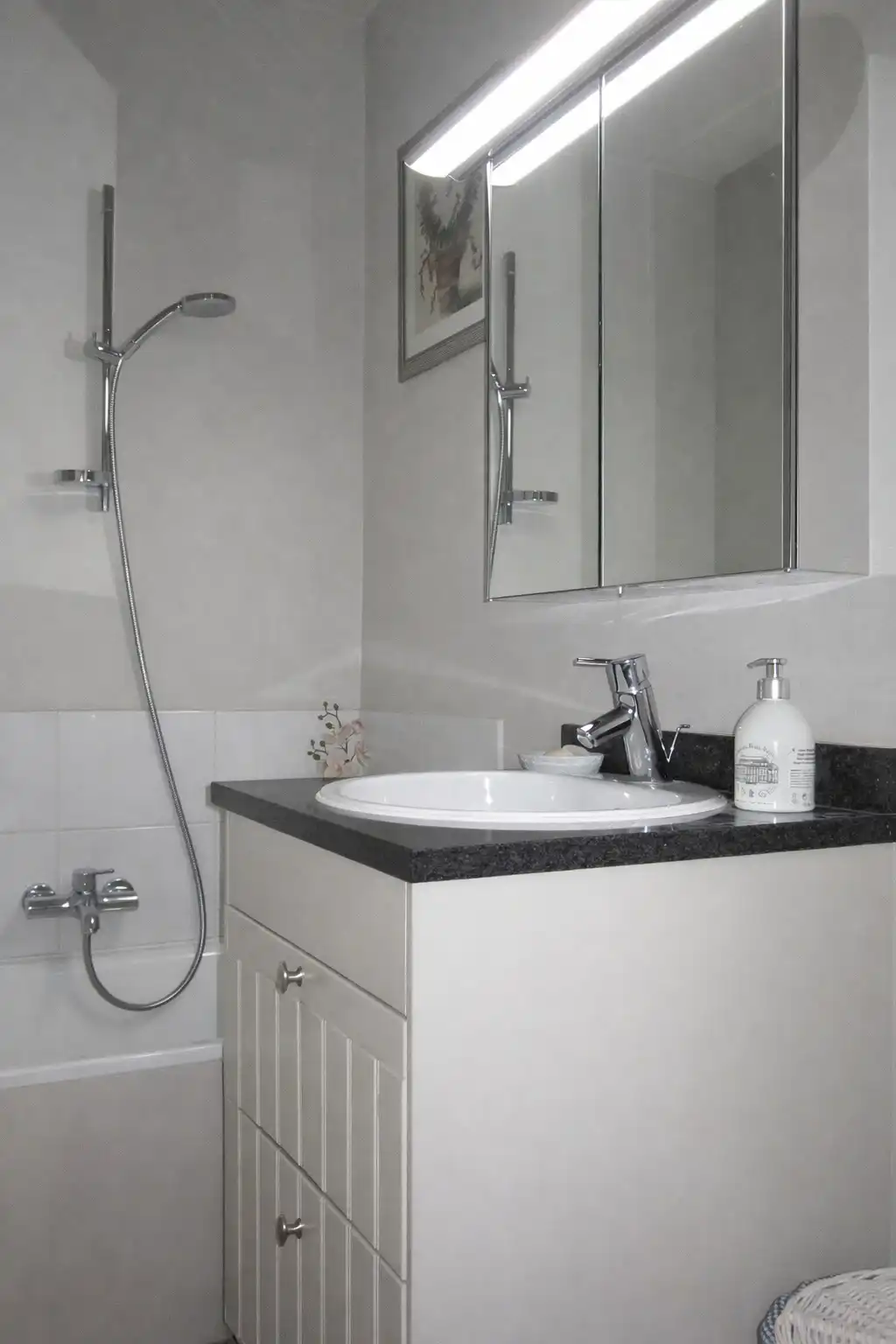 Dit prachtig gerenoveerde appartement uit 2010 is gelegen in het centrum van Zottegem, op de eerste verdieping van een verzorgd gebouw met lift.  foto 13