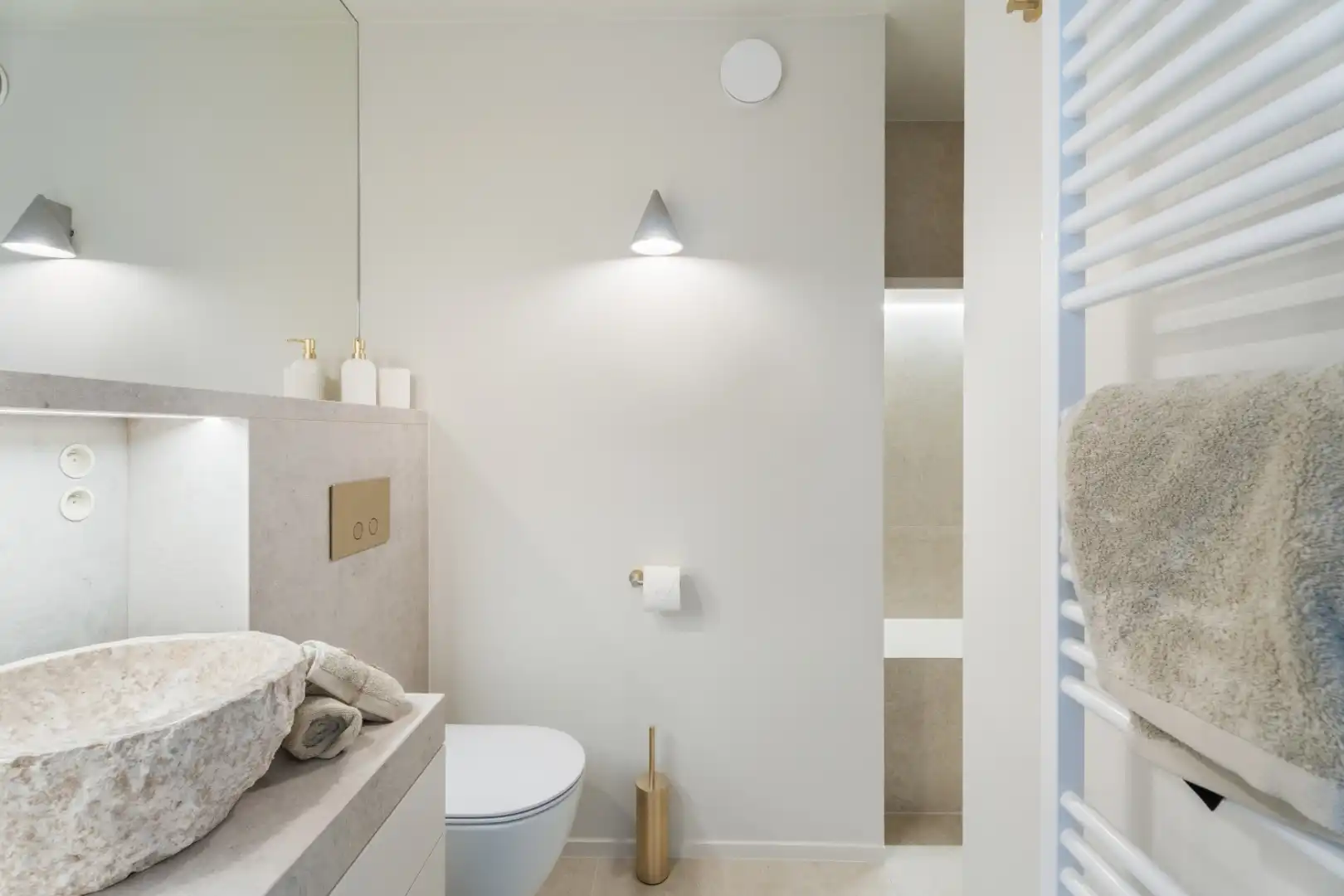 Luxueus gerenoveerd appartement met frontaal zeezicht te Nieuwpoort foto 15