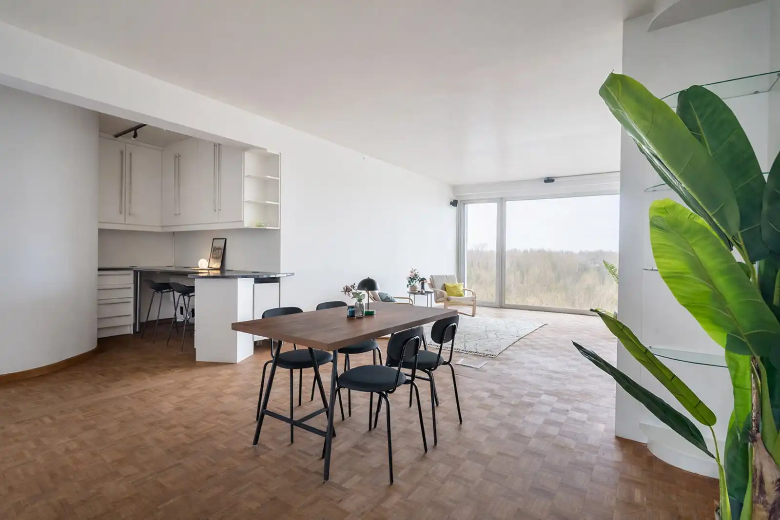 Appartement met twee slaapkamers op 10de verdieping foto {{pictureIndex}}