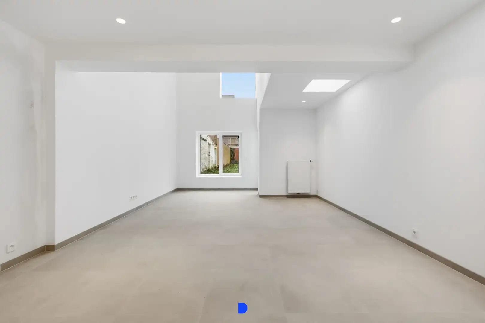 Stijlvol gerenoveerde woning met lichtrijke leefruimtes en tuin foto 3