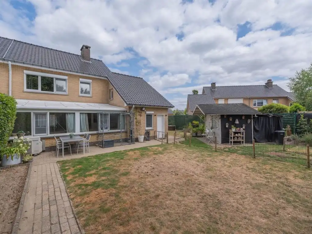 Instapklare, half-vrijstaande woning met inpandige garage foto 4