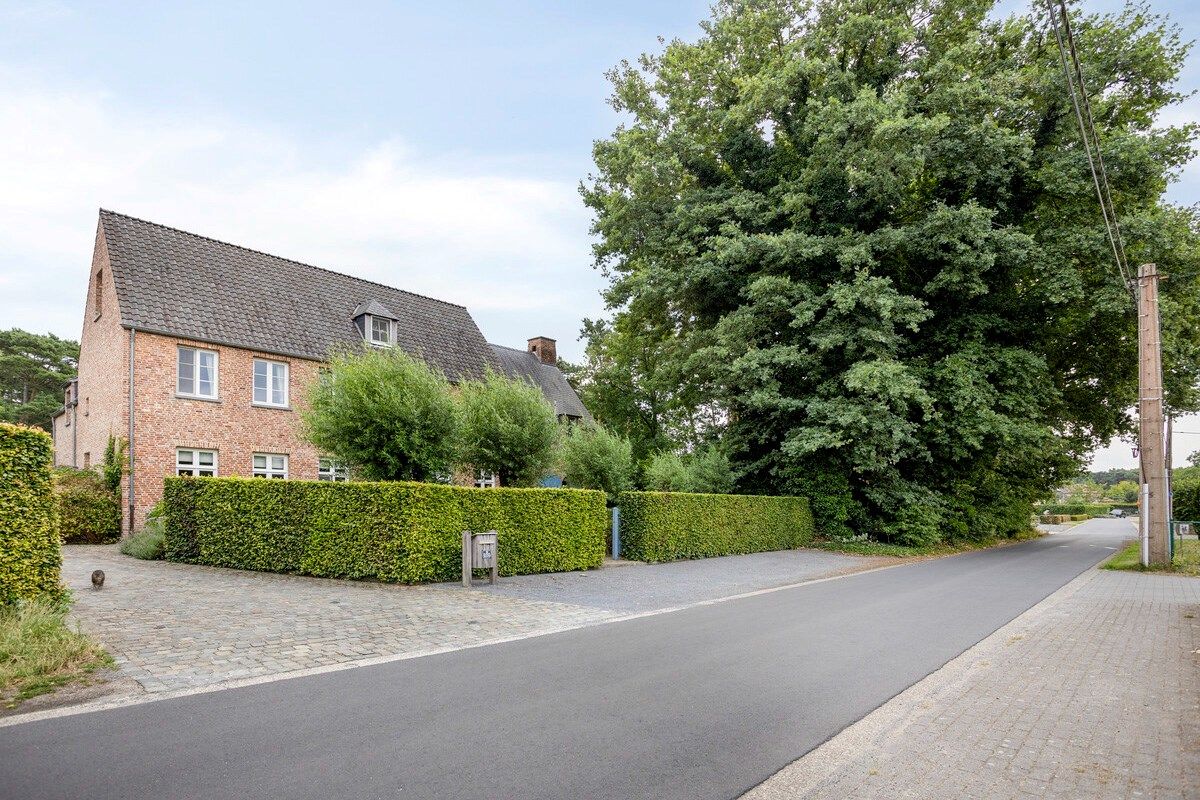 Exclusieve villa met oa 5 slaapkamers en verwarmde zwemvijver  op 2.070 m². foto 38