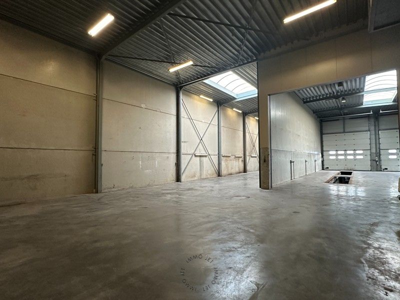 Magazijn van 500m² met bijkomend terrein van 1000m² in het Pareinpark foto 5