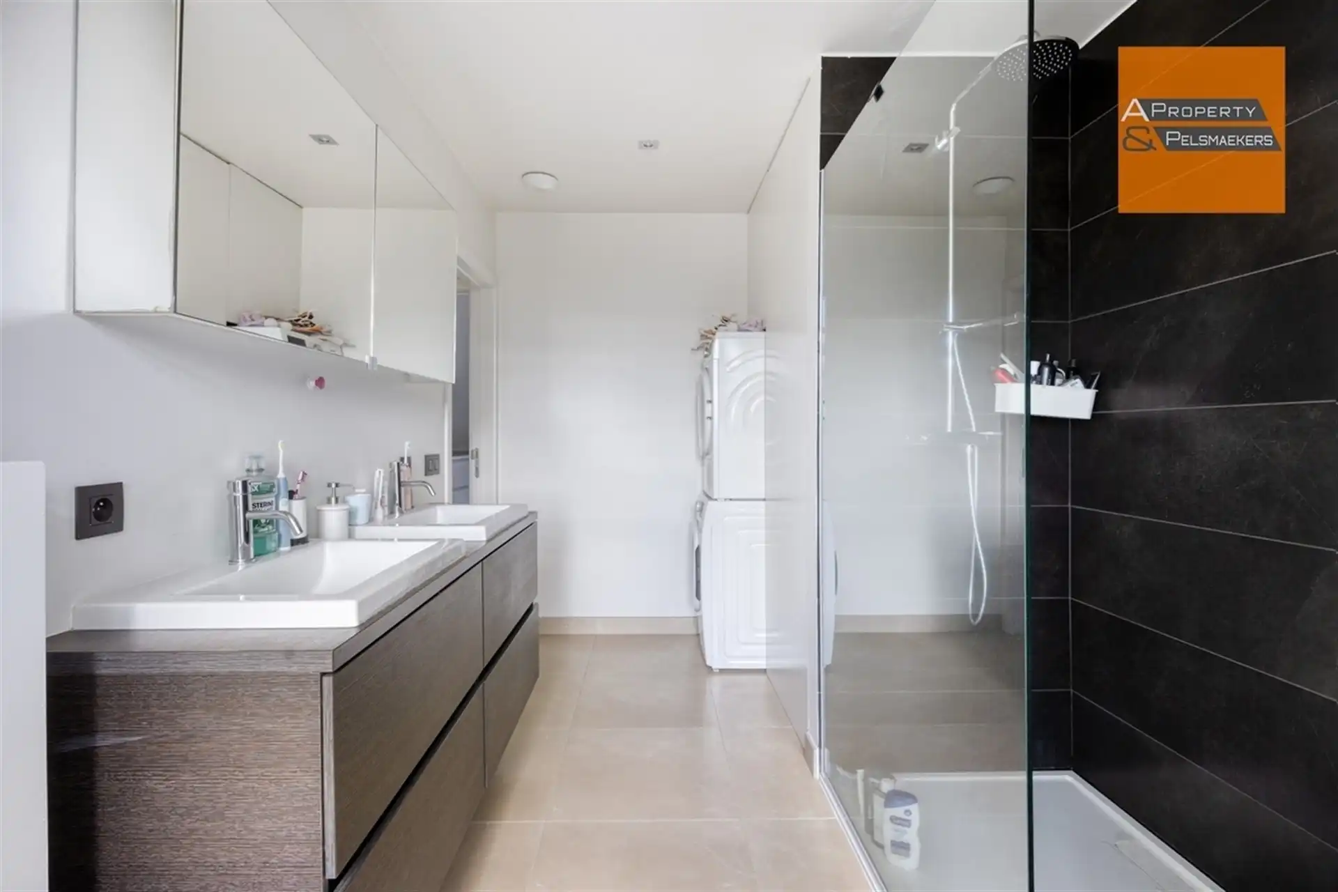 Instapklaar duplex-appartement met groen uitzicht in het centrum van Ottenburg foto 17