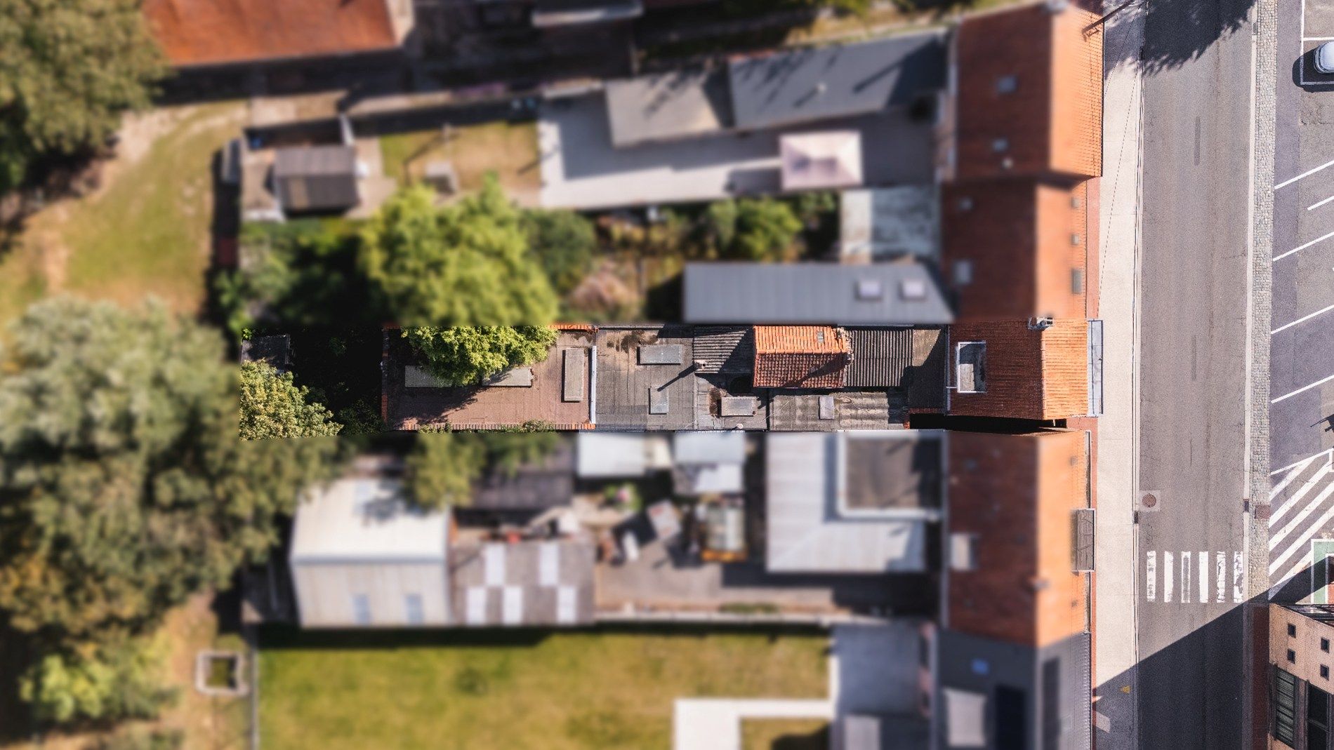 Grote te renoveren woning met zijdeur op 295 m² foto 3