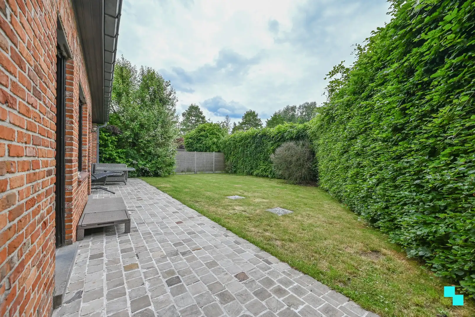 Ruime gezinswoning in doodlopende straat te Izegem foto 14