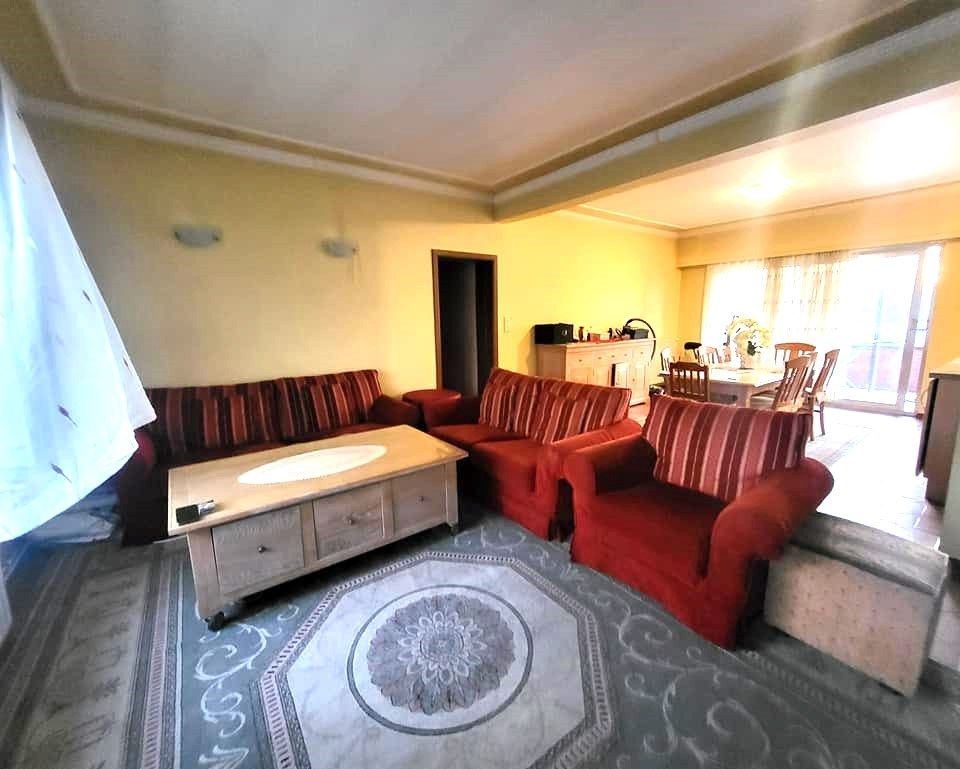 Depot met ruim bovenliggend appartement. foto 6