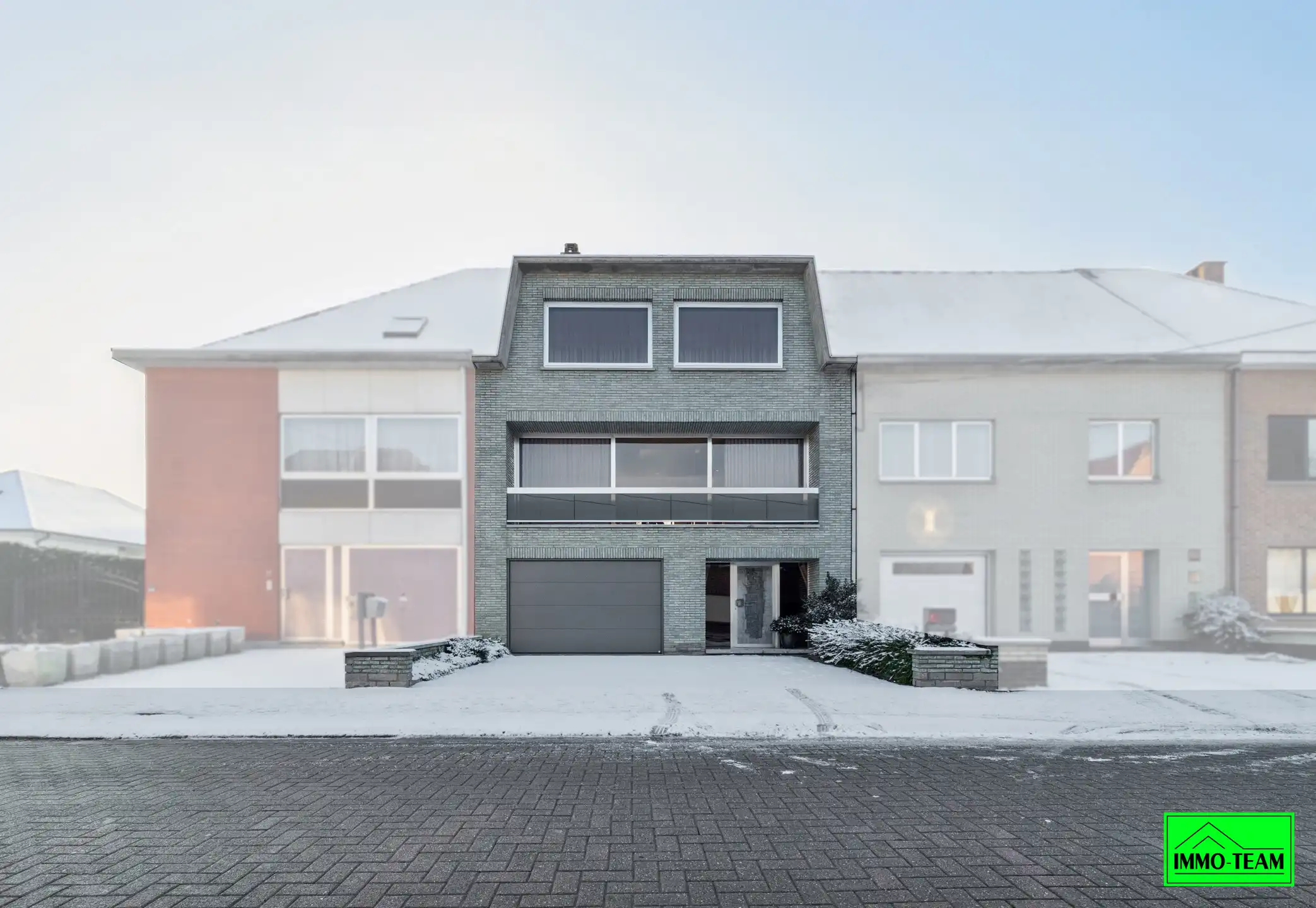 Hoofdfoto van de publicatie: Ruime 2-gevelwoning met garage, tuin en 3 slaapkamers