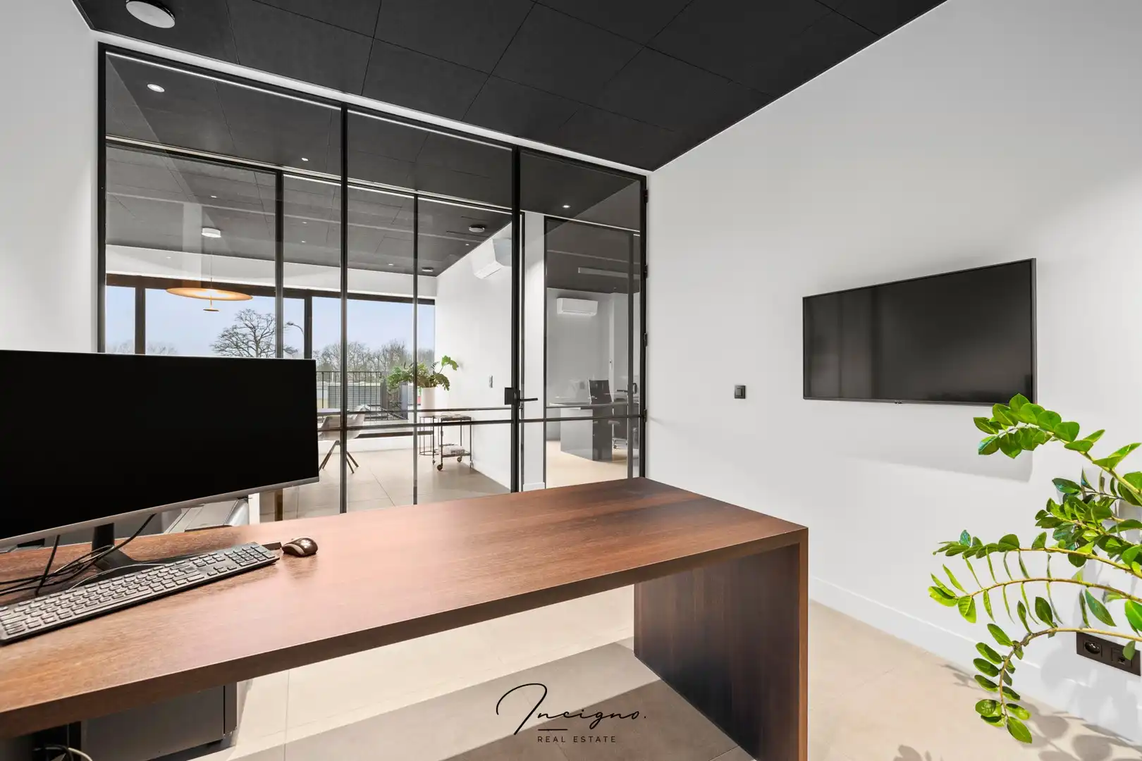 Kantoorgebouw foto {{pictureIndex}}