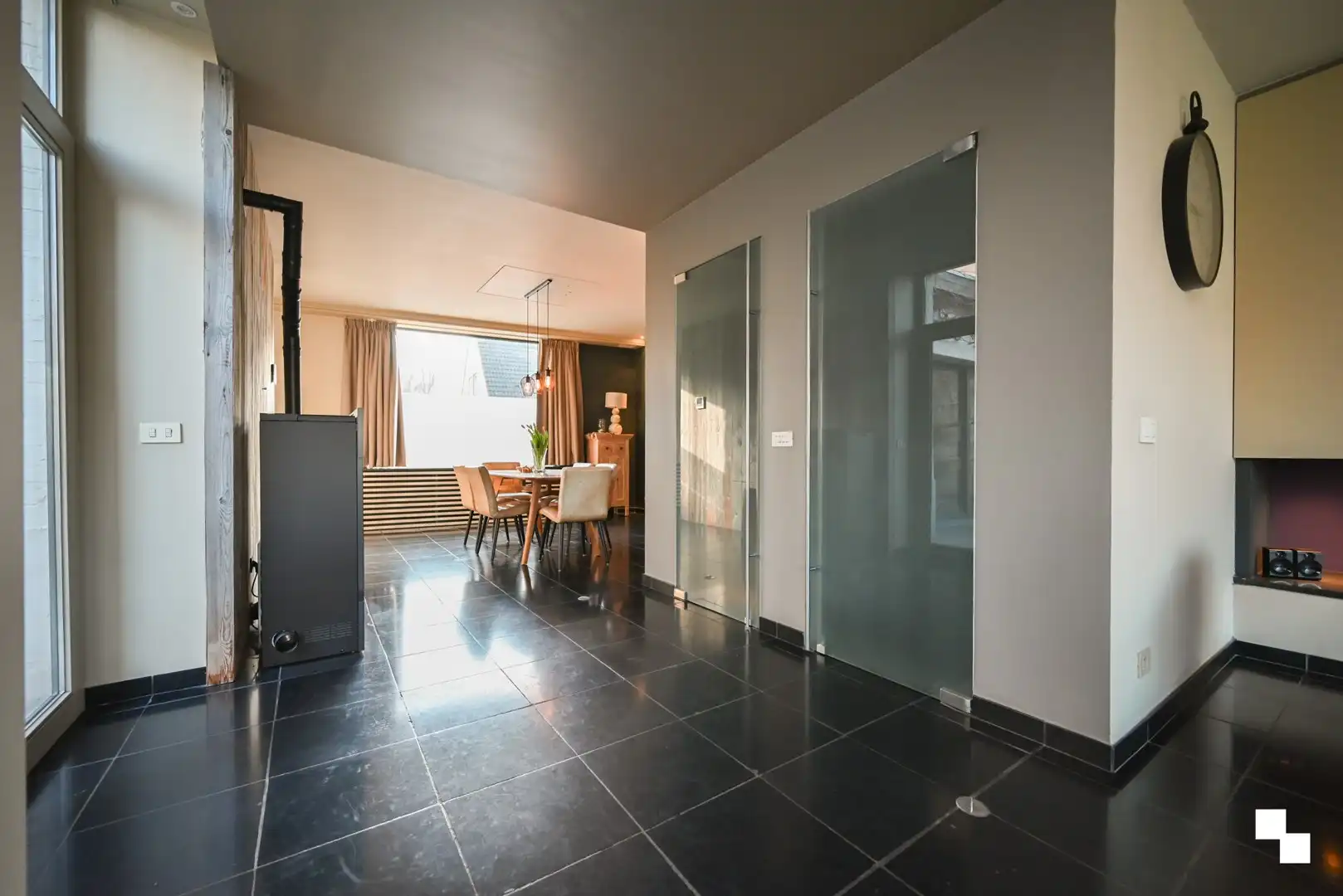 Karaktervolle woning met handelsruimte nabij het centrum van Izegem foto 10
