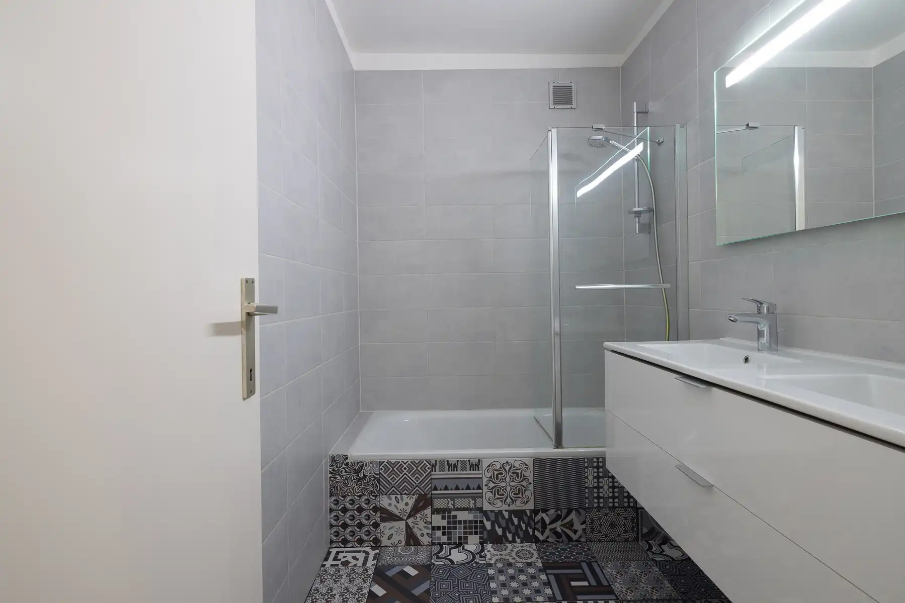 Appartement met twee slaapkamers en terras foto 10