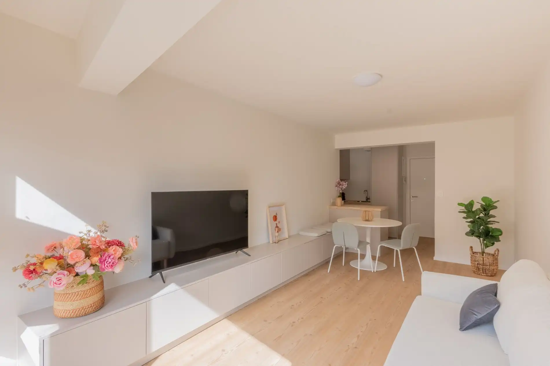 Vernieuwde en instaklare studio te Heist-aan-Zee foto 6