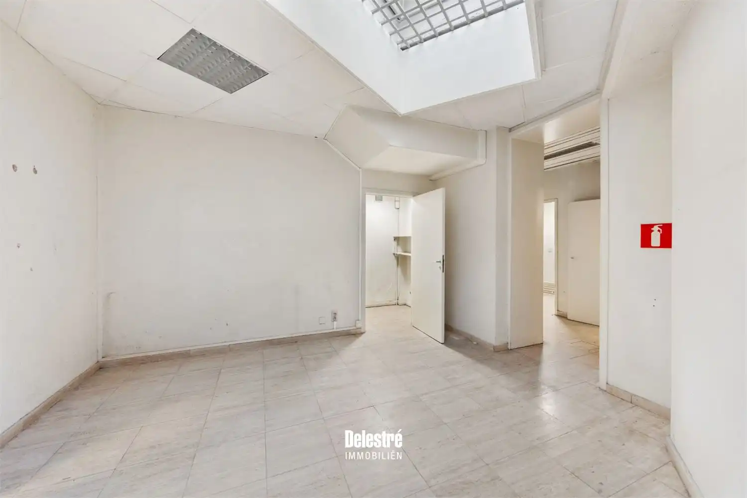 Een polyvalente eigendom met ontwikkelingspotentieel, véél ruimte en een toplocatie foto 12