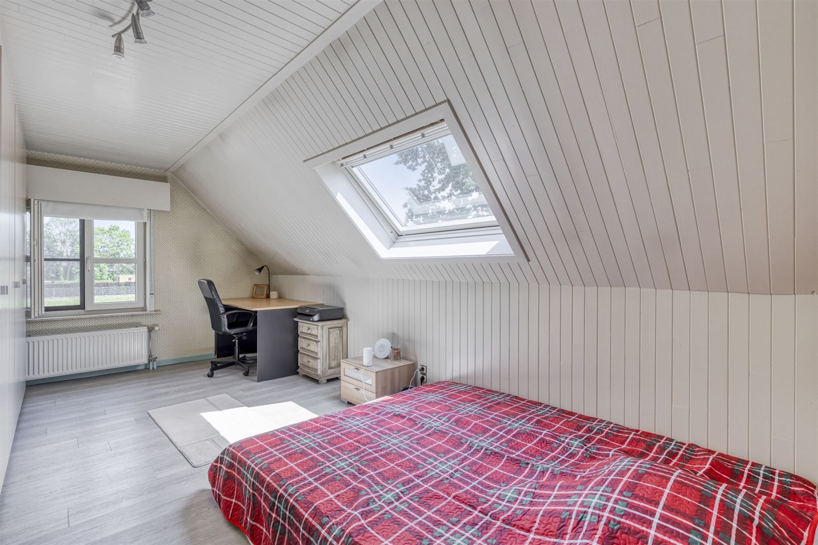 Huis + weiland foto 15