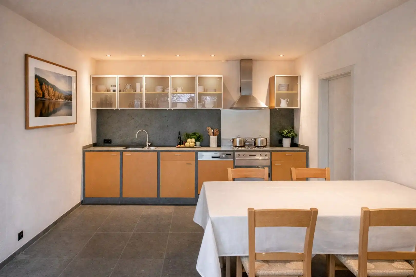 Woning met grote garage en mogelijk kantoor of praktijk. foto 11