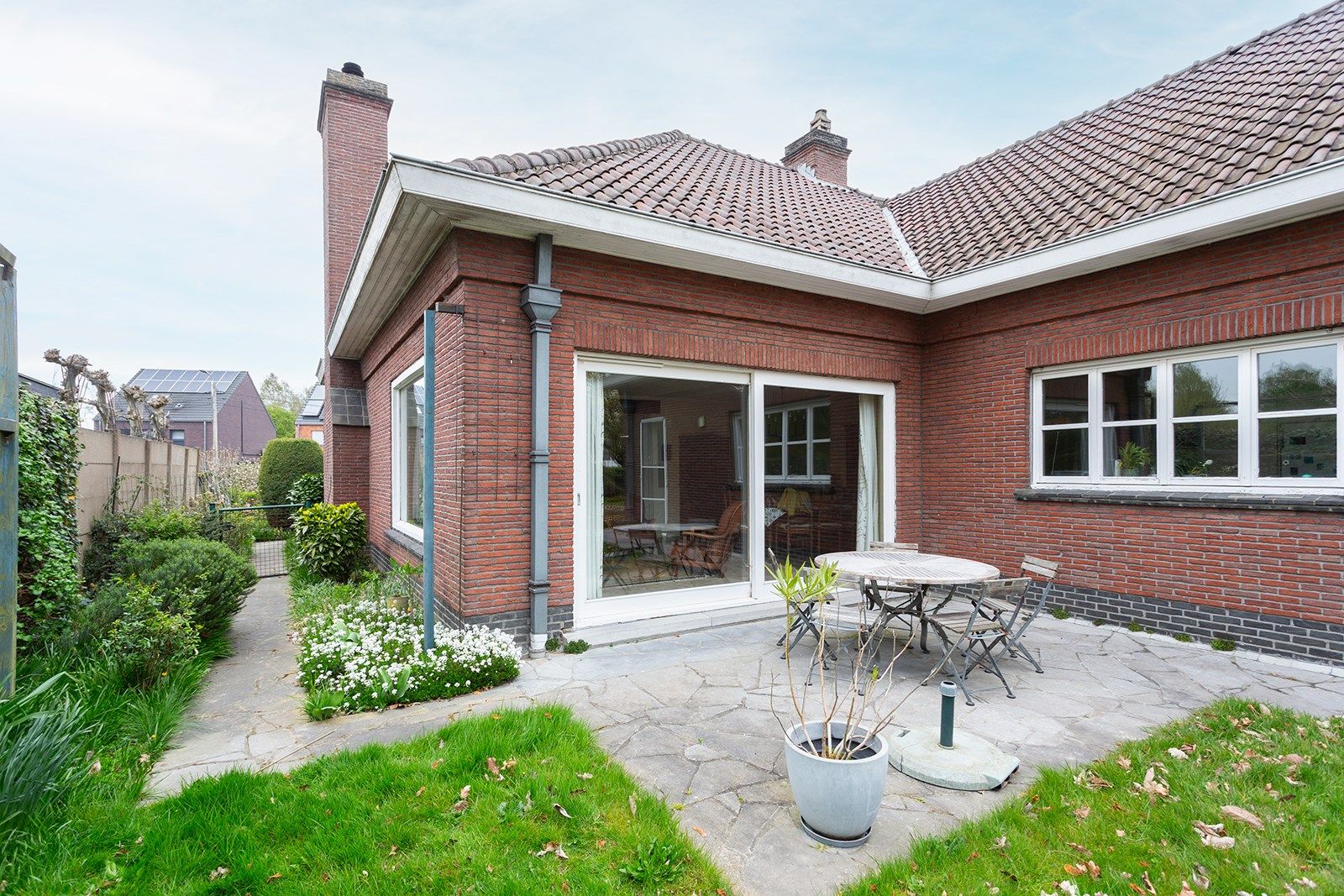 Jaren 70 villa op ruim perceel  foto 27