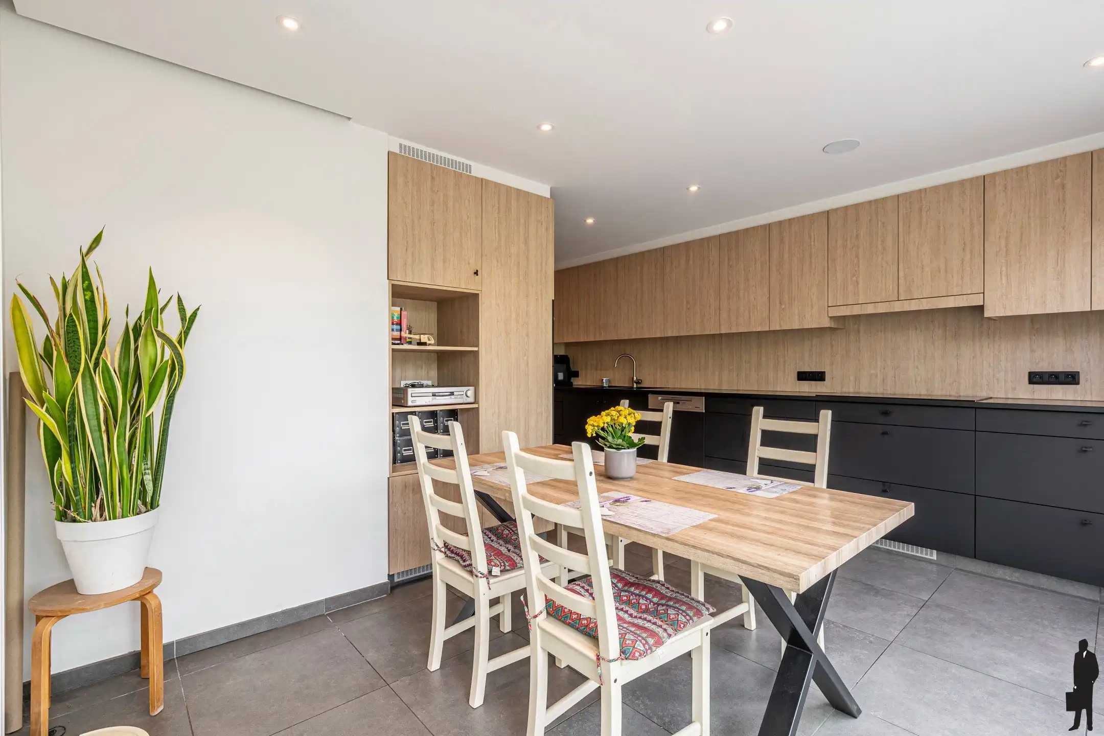 Ruime woning met tuin - doordreven gerenoveerd, 4 à 5 slpks. foto 8