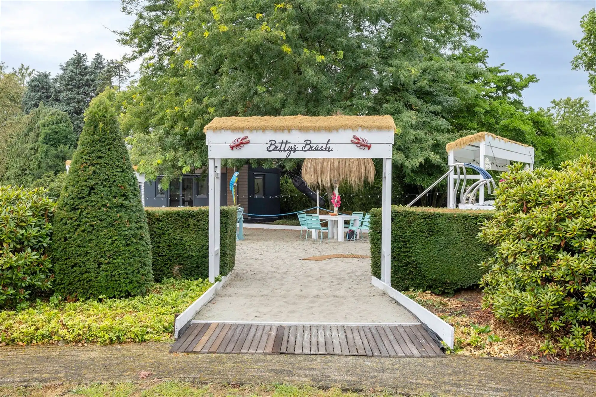 Knappe duo-villa op 8.843 m² in villawijk aan NL-grens. foto 61
