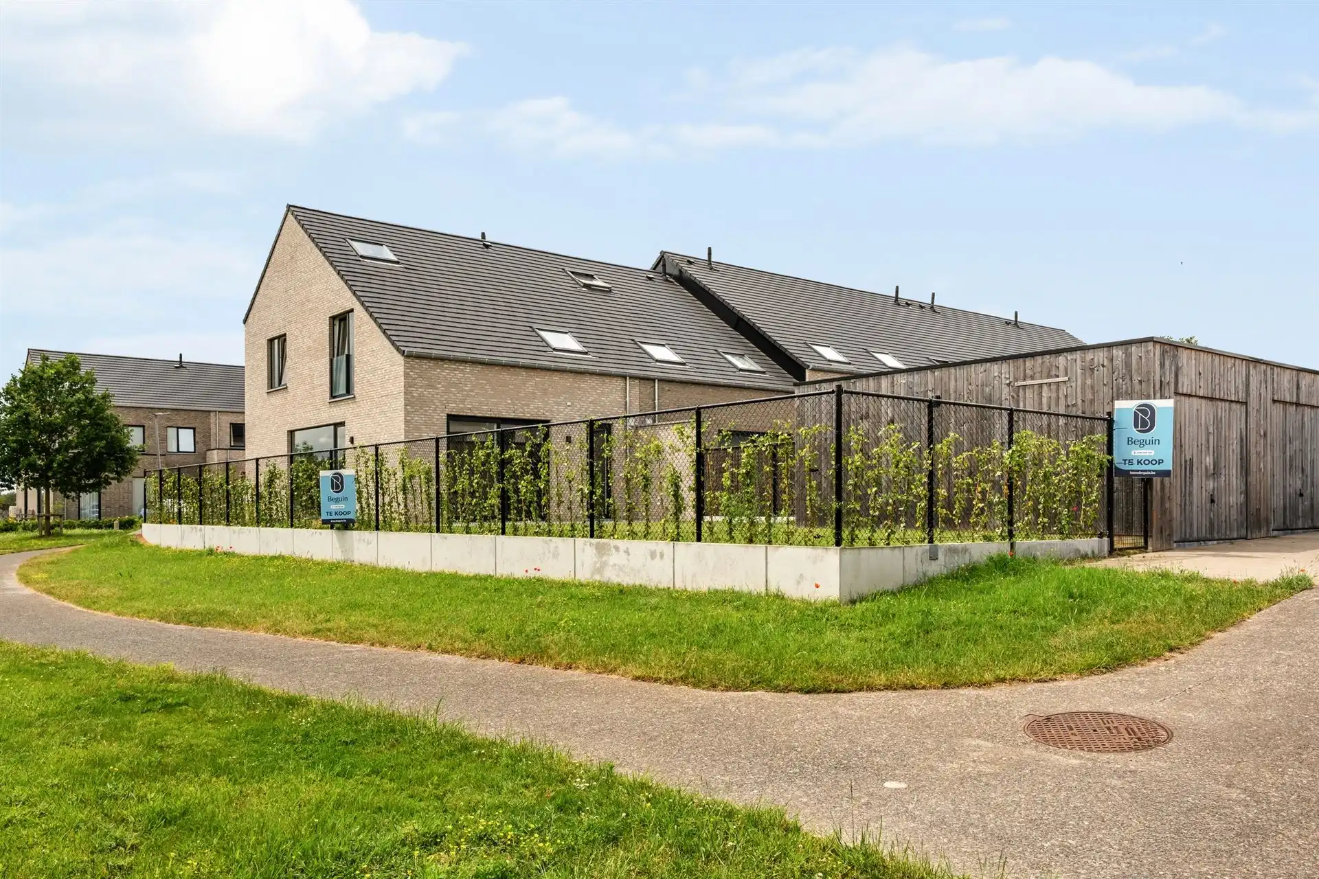 Topgelegen grote woning met 4 slk, omheinde tuin en garage. foto 3