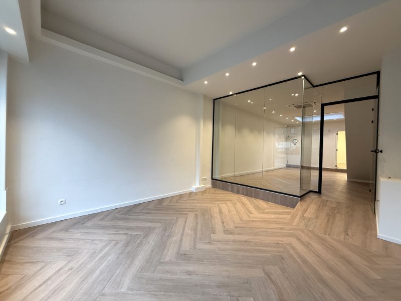 Handelspand of kantoor op toplocatie in de winkelstraat van Temse foto 3