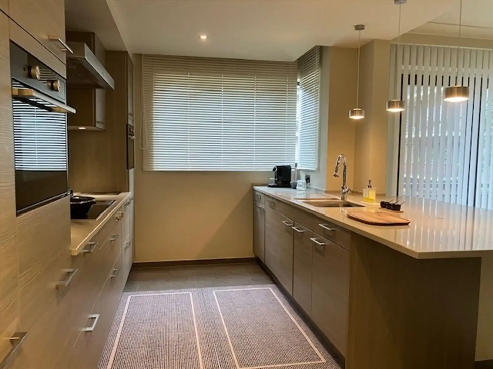Luxueus gemeubeld 3-slaapkamerappartement met garage foto 5