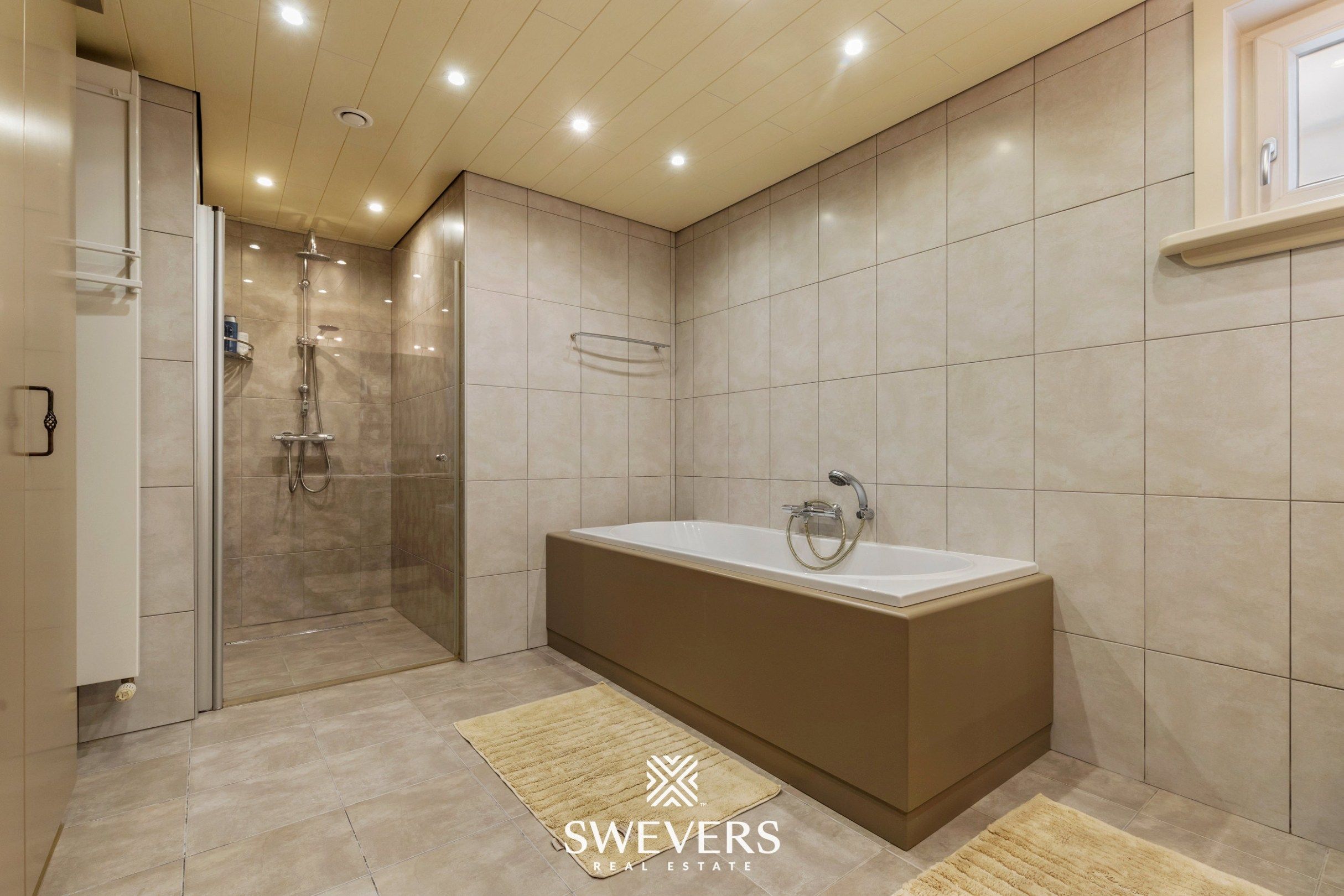 Ruime landelijke woning op 13 are 36 ca in Koersel.  foto 17