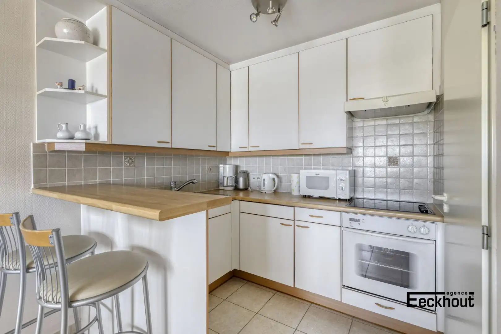 Instapklaar appartement met mooi terras en open zicht op de Bredense duinengordel. foto 7