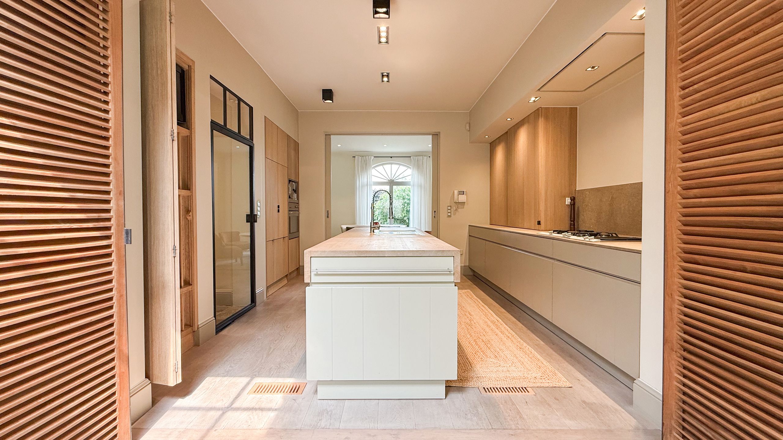Exclusieve villa met zwembad op riant perceel in Koersel! foto 18