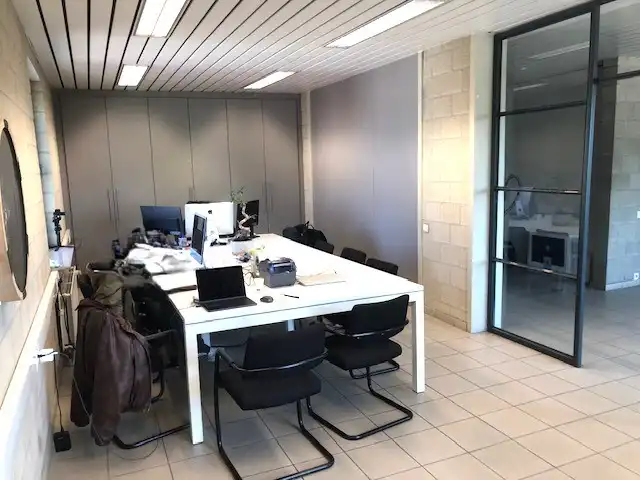 HANDELSPAND - BUREEL TE HUUR MET 3 STAANPLAATSEN foto 5