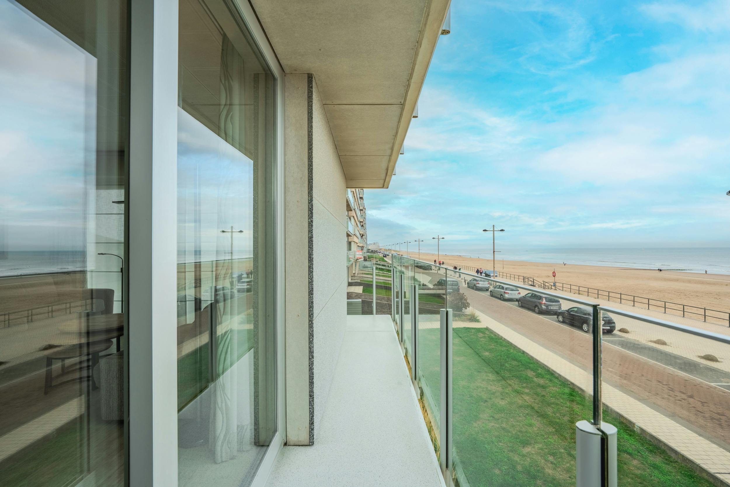 Instapklaar hoekappartement met frontaal zeezicht te koop! foto 14