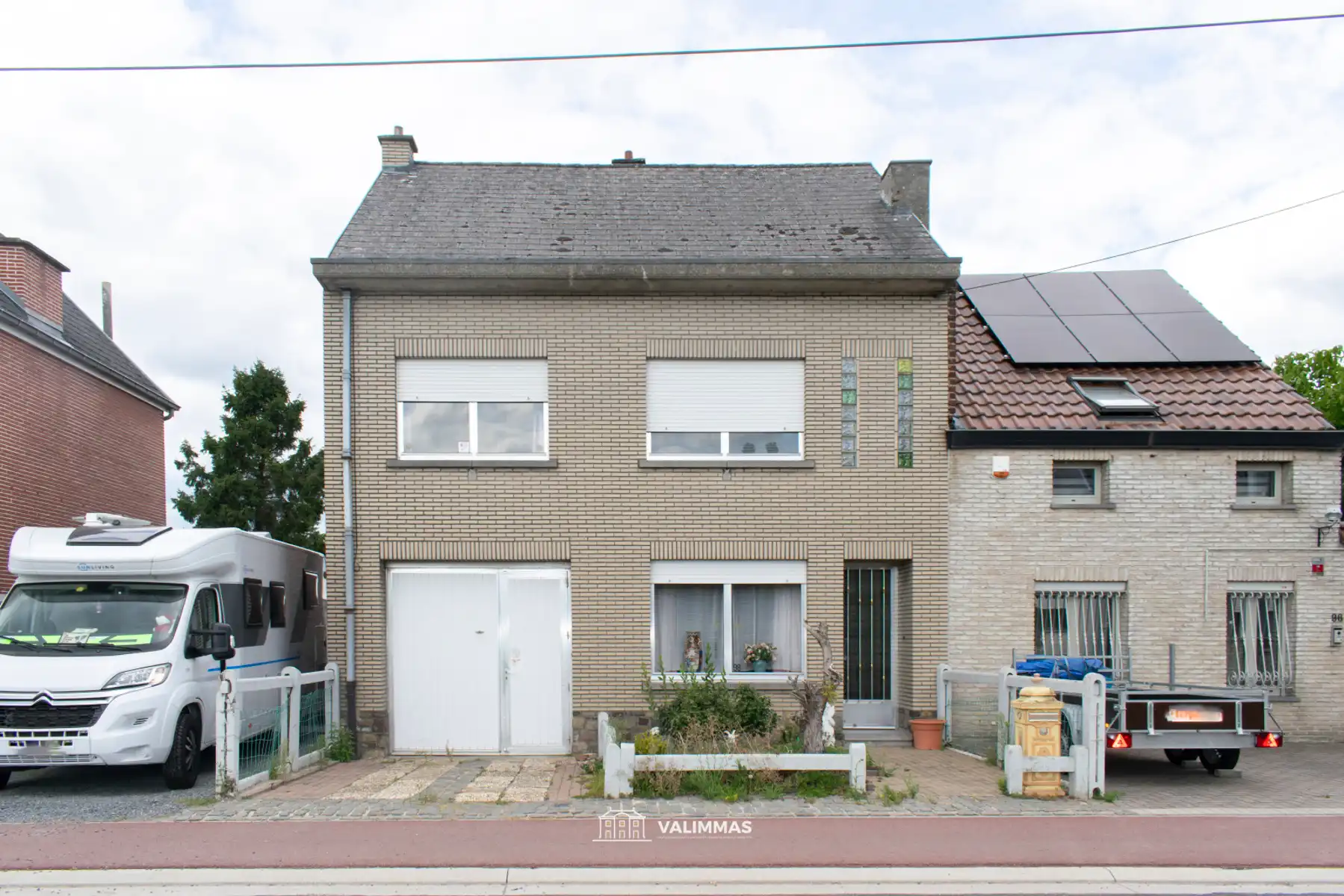 Ruime woning mt bijgebouwen & atelier (achteraan bereikbaar) foto 2