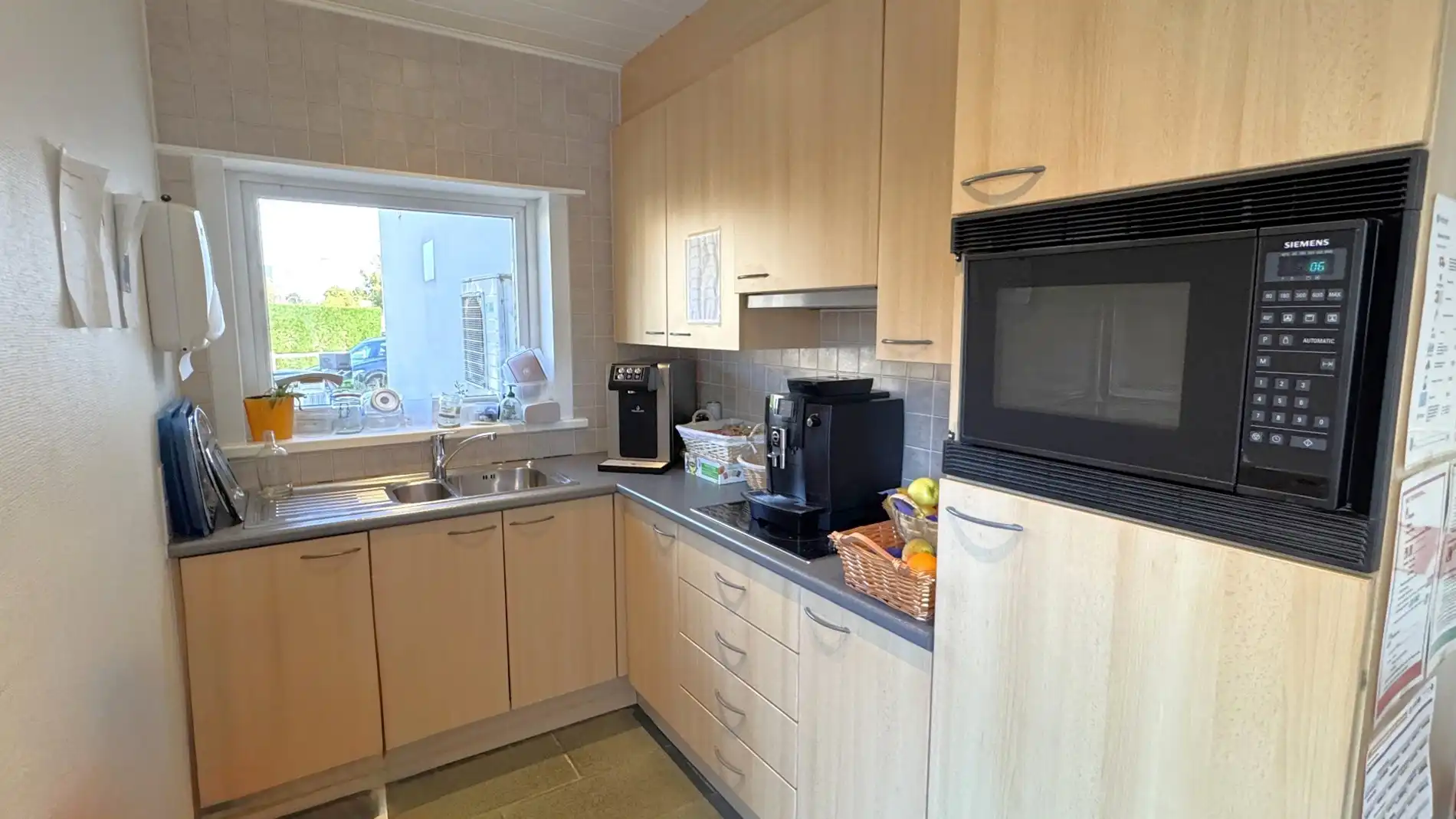 Standalone kantoorgebouw te huur nabij E40 in Drongen foto 12