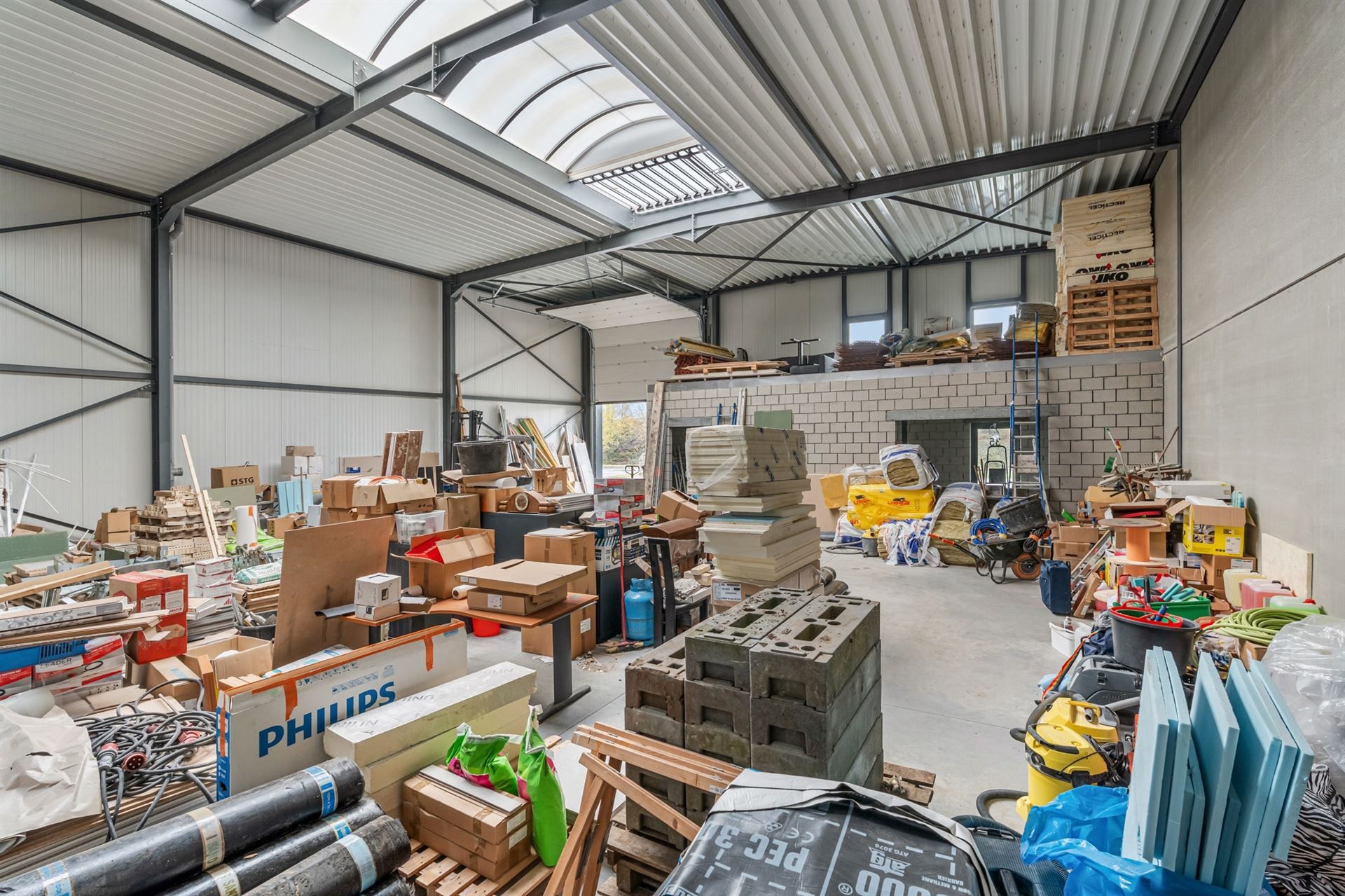 Industrieel gebouw, magazijn, opslagplaats. foto 6