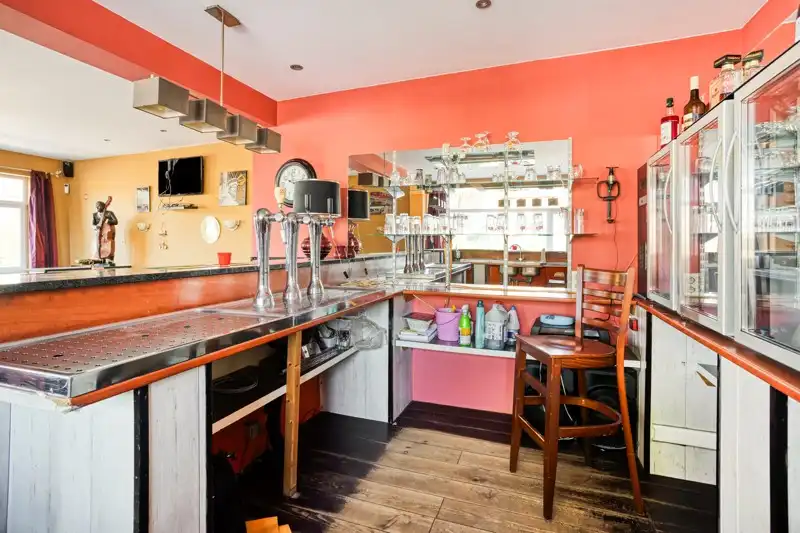 Café met bovengelegen appartement foto 7