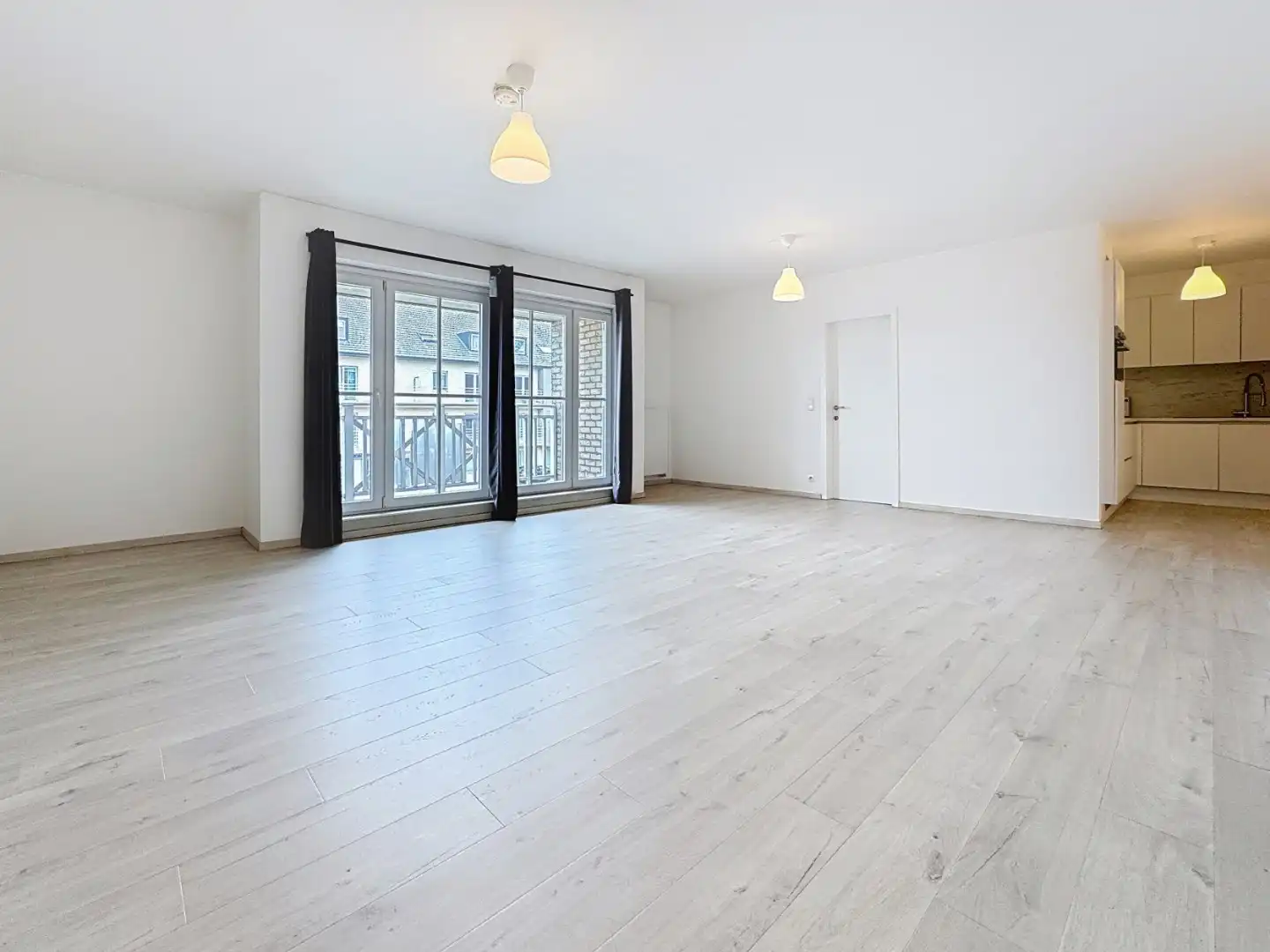 Ruim en lichtrijk appartement met 3 slaapkamers foto 3