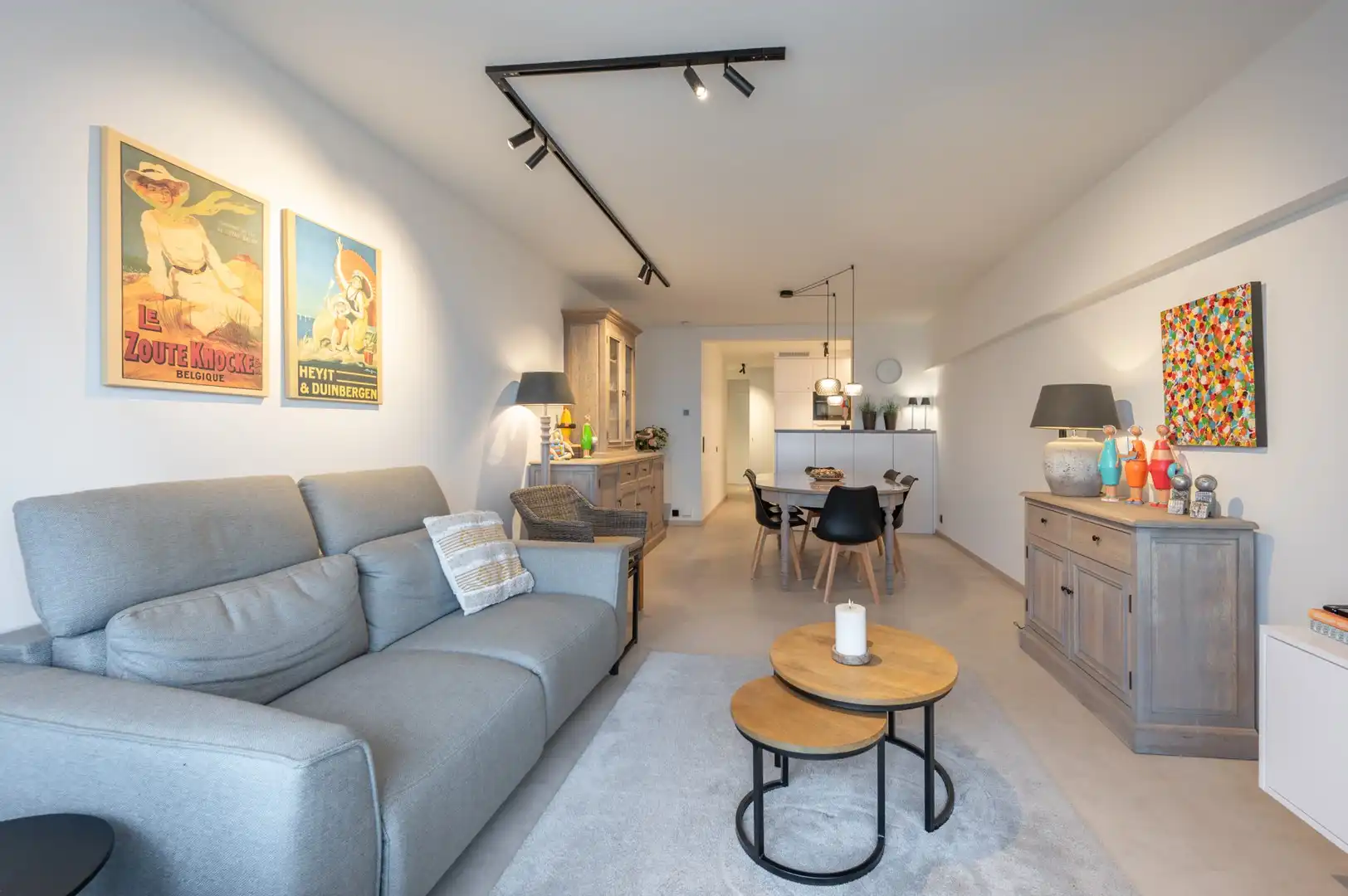 Gerenoveerd appartement met terras, twee slaapkamers en zwembad foto 3