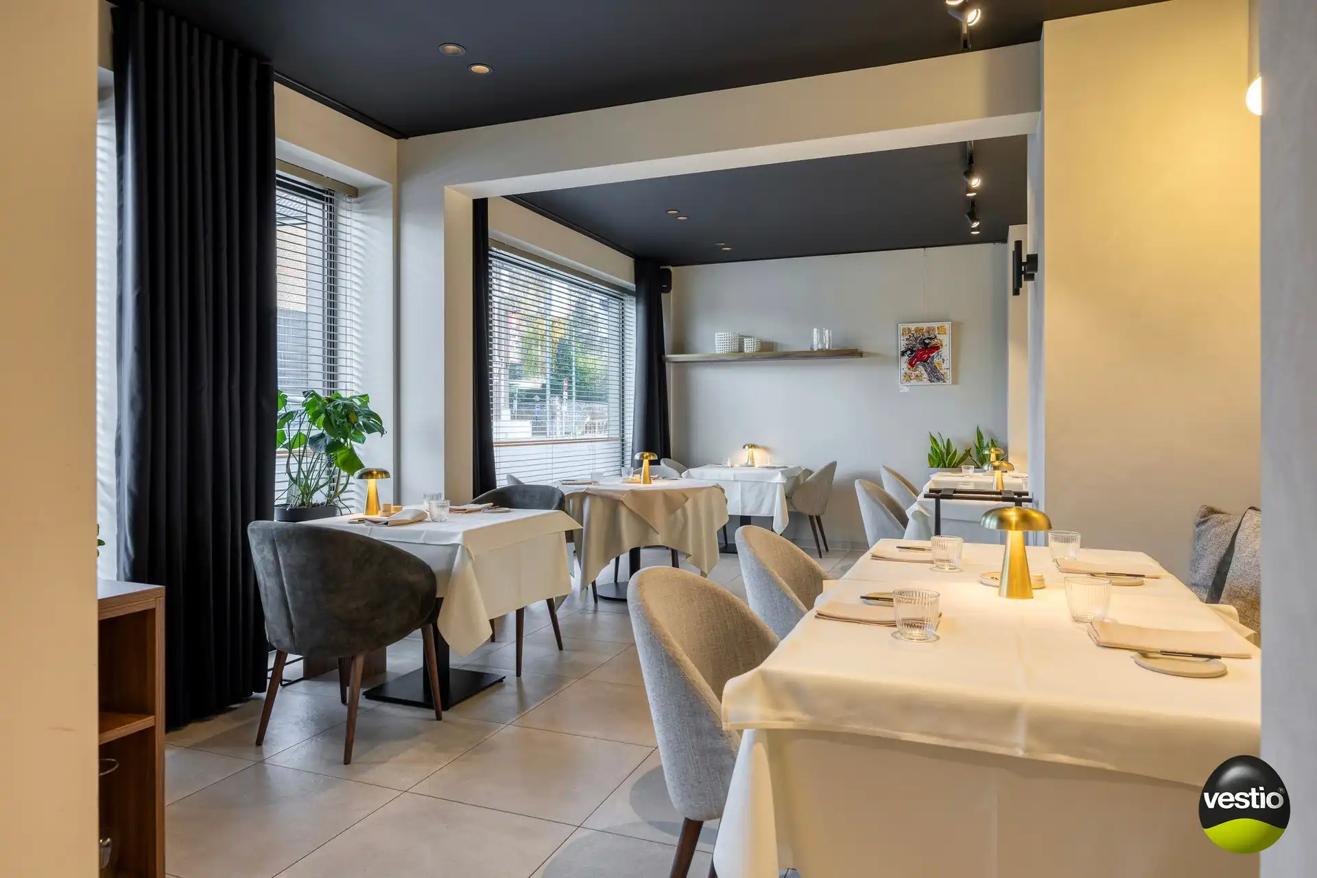 Handelshuis met absolute topligging en verhuurd bovenliggend appartement in hartje Alken. foto 2