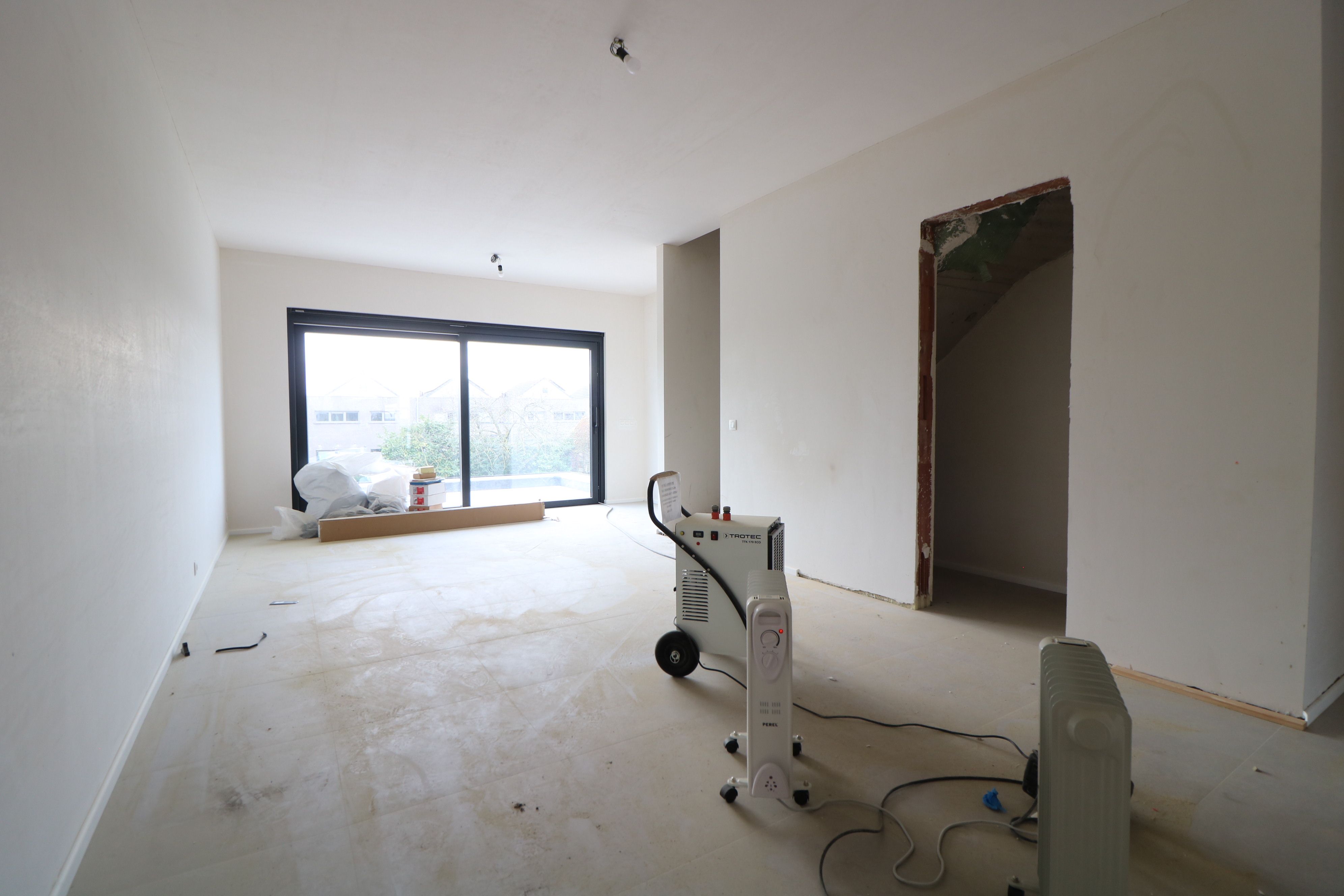 Nieuwbouw appartement met 2 zeer grote slaapkamers én terras. foto {{pictureIndex}}