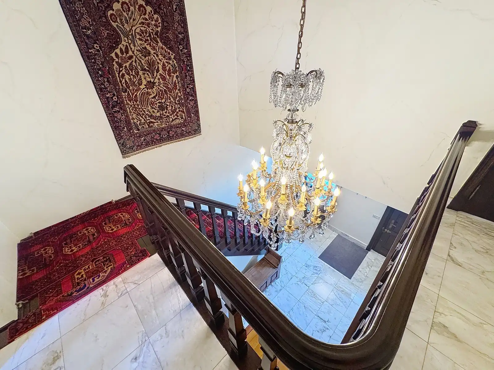 Instapklaar, luxueus afgewerkte VILLA (5 slpkms, dubbele garage, ...) met BIJGEBOUWEN (stallingen en bergplaats). Grondopp.: 2.814m² + Optioneel : braakliggend stuk industriegrond. foto 19