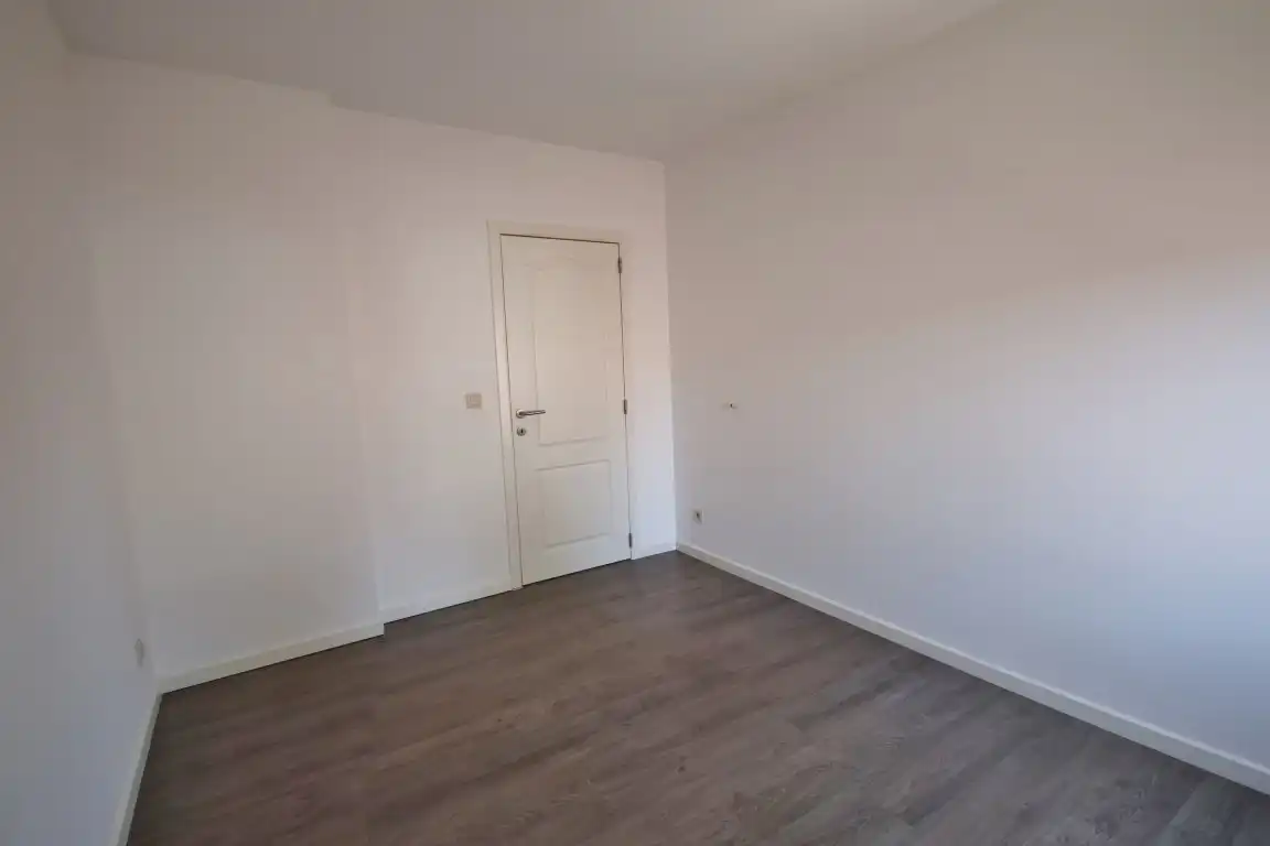 Appartement met 2 slaapkamers, dakterras en parkeer gelegenheid. foto 6