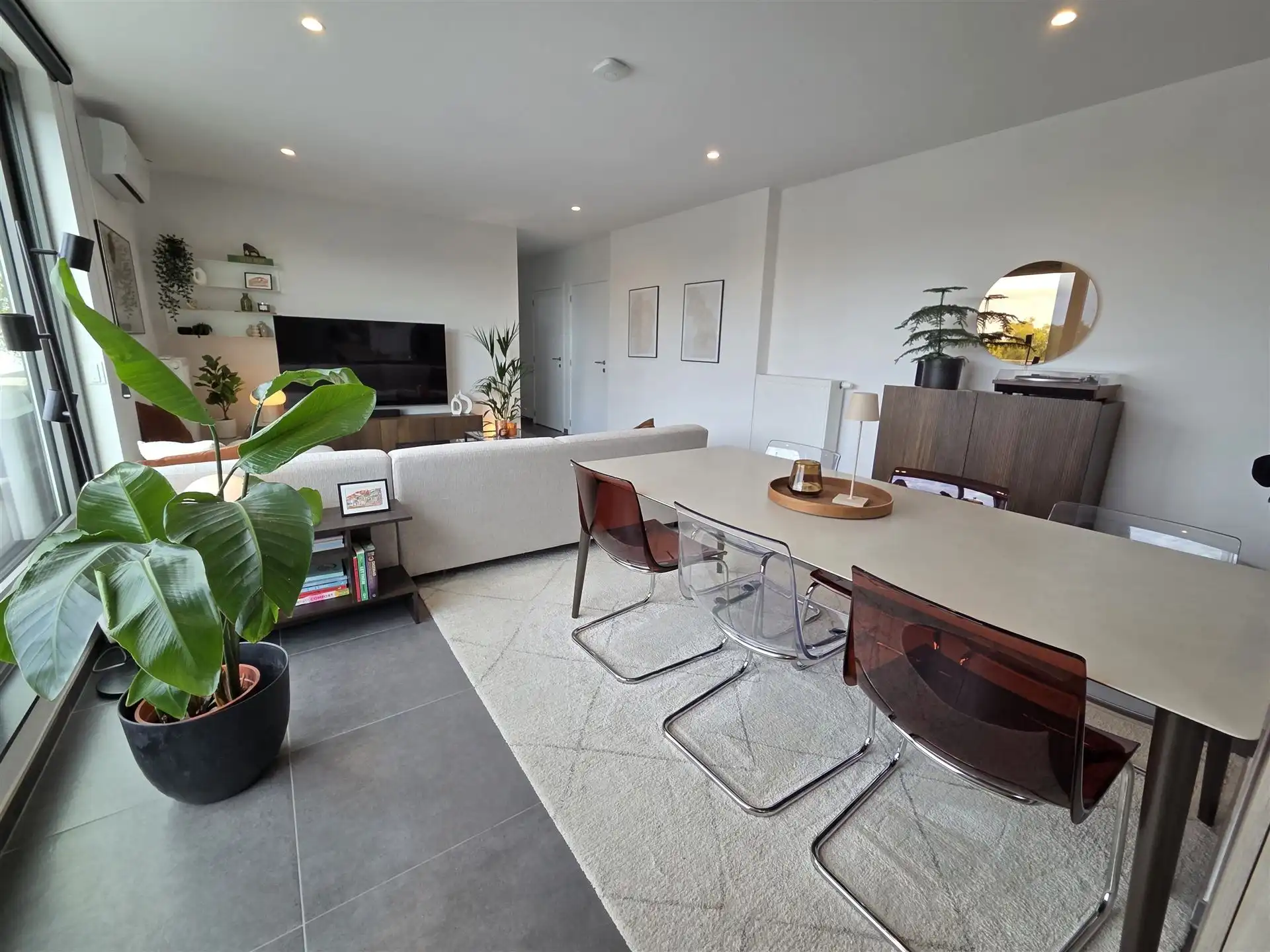 Energiezuinig appartement met 2 slks, zeer groot terras, carport en kelderberging foto 2