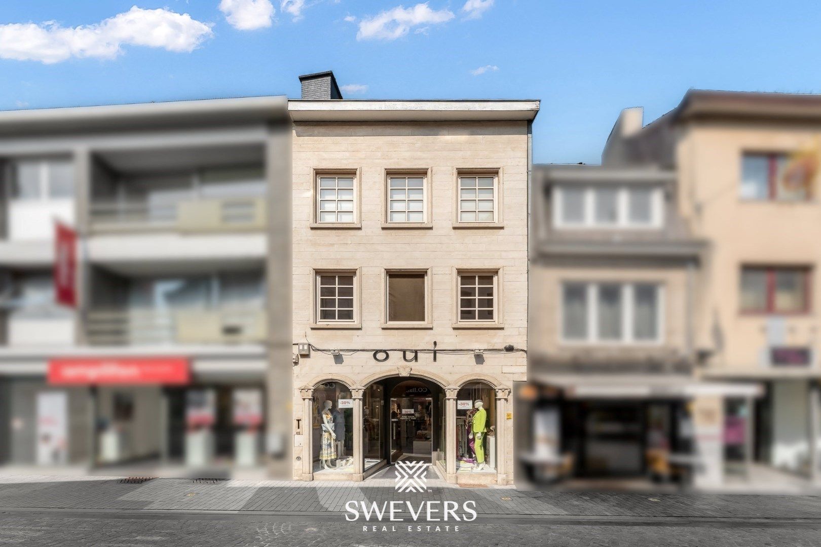 Uniek handelspand op TOPlocatie in hartje Sint-Truiden foto {{pictureIndex}}