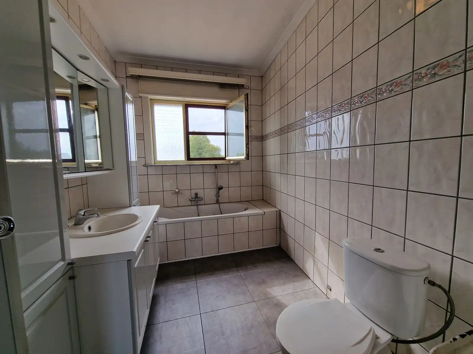 Polyvalente garage 600m² met appartement te Ransberg (Linter) foto 9