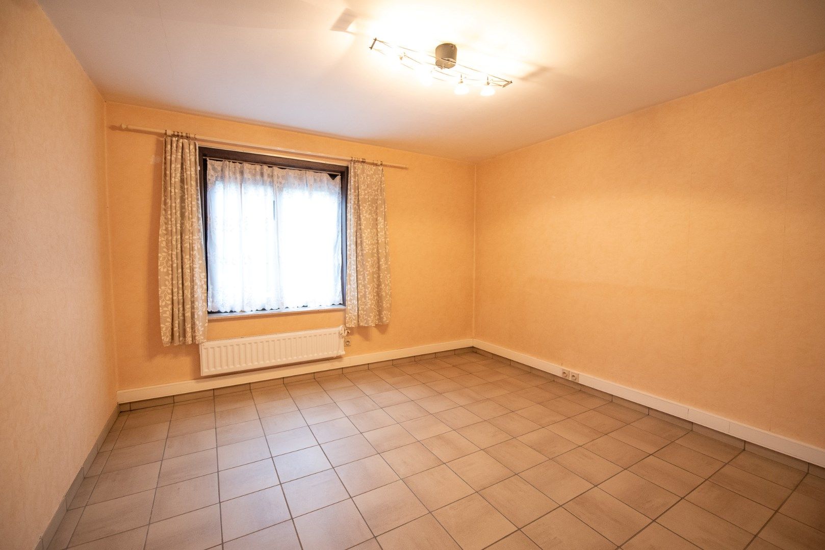 Ruim gelijkvloers appartement met garage te huur in Dentergem  foto 7