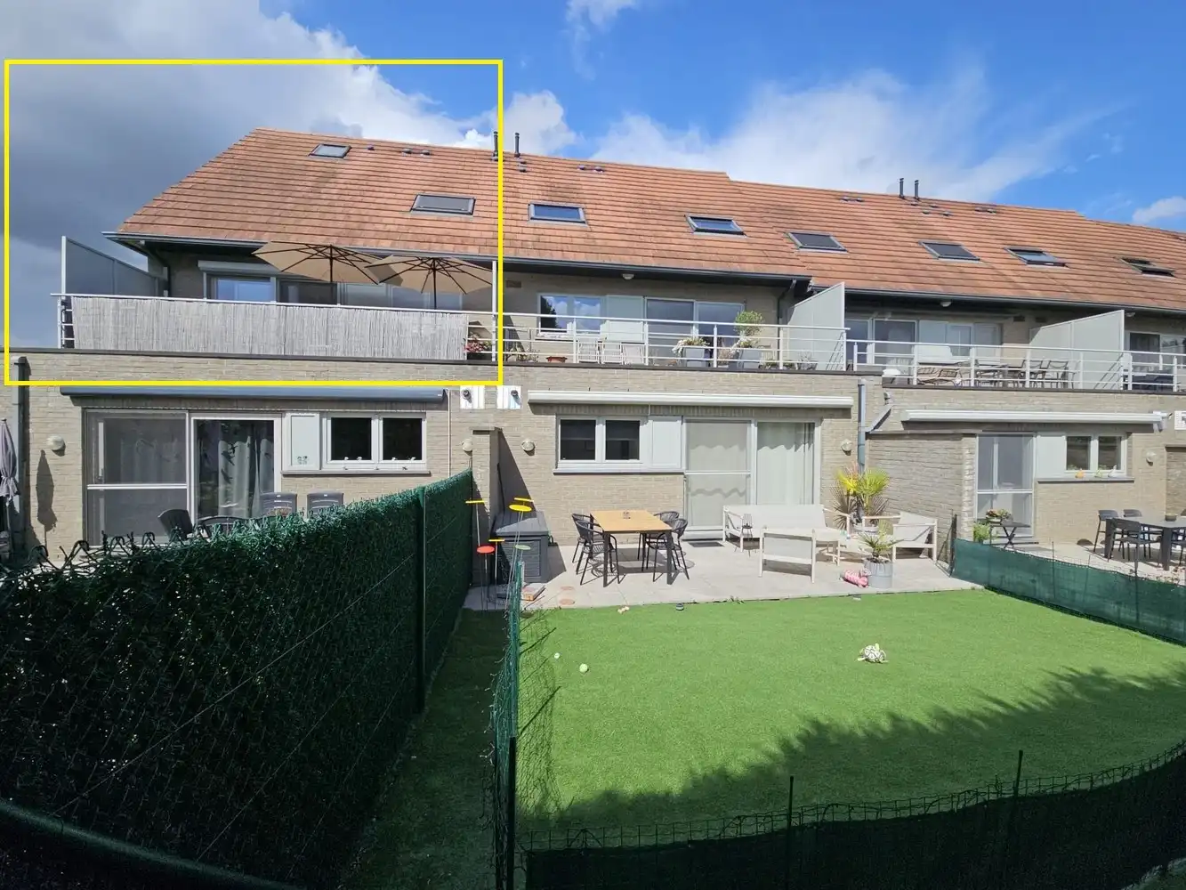 Duplex appartement met ruim terras en carport/berging foto 24